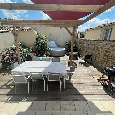 Casa de Férias Maison En Pierre à 25min De La Rochelle *