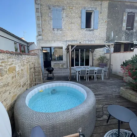 Maison En Pierre à 25min De La Rochelle Casa de Férias